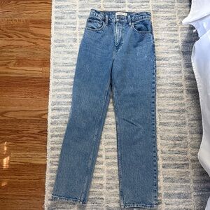 Abercrombie The 90’s Straight Ultra High Rise Jeans